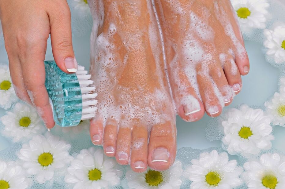 A hixiene regular dos pés é unha excelente prevención da infección por fungos. 